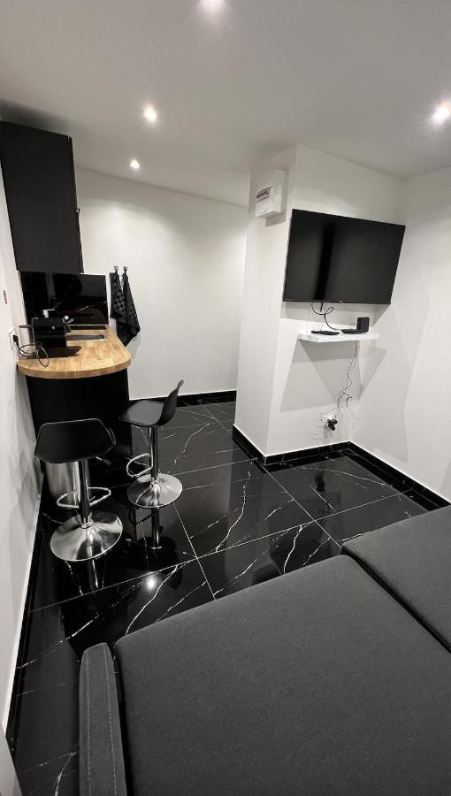 Bella Vita - Studio Tout Equipe - Tv Netflix - Centre Ville 100M- Gare 50M - Basilique 200M Lisieux Exterior foto